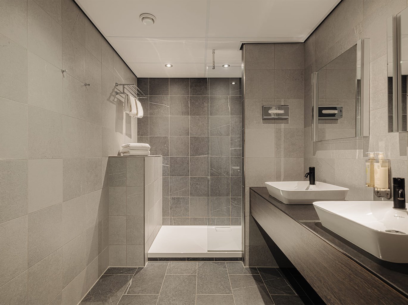 Eindhoven Crown Family Bathroom