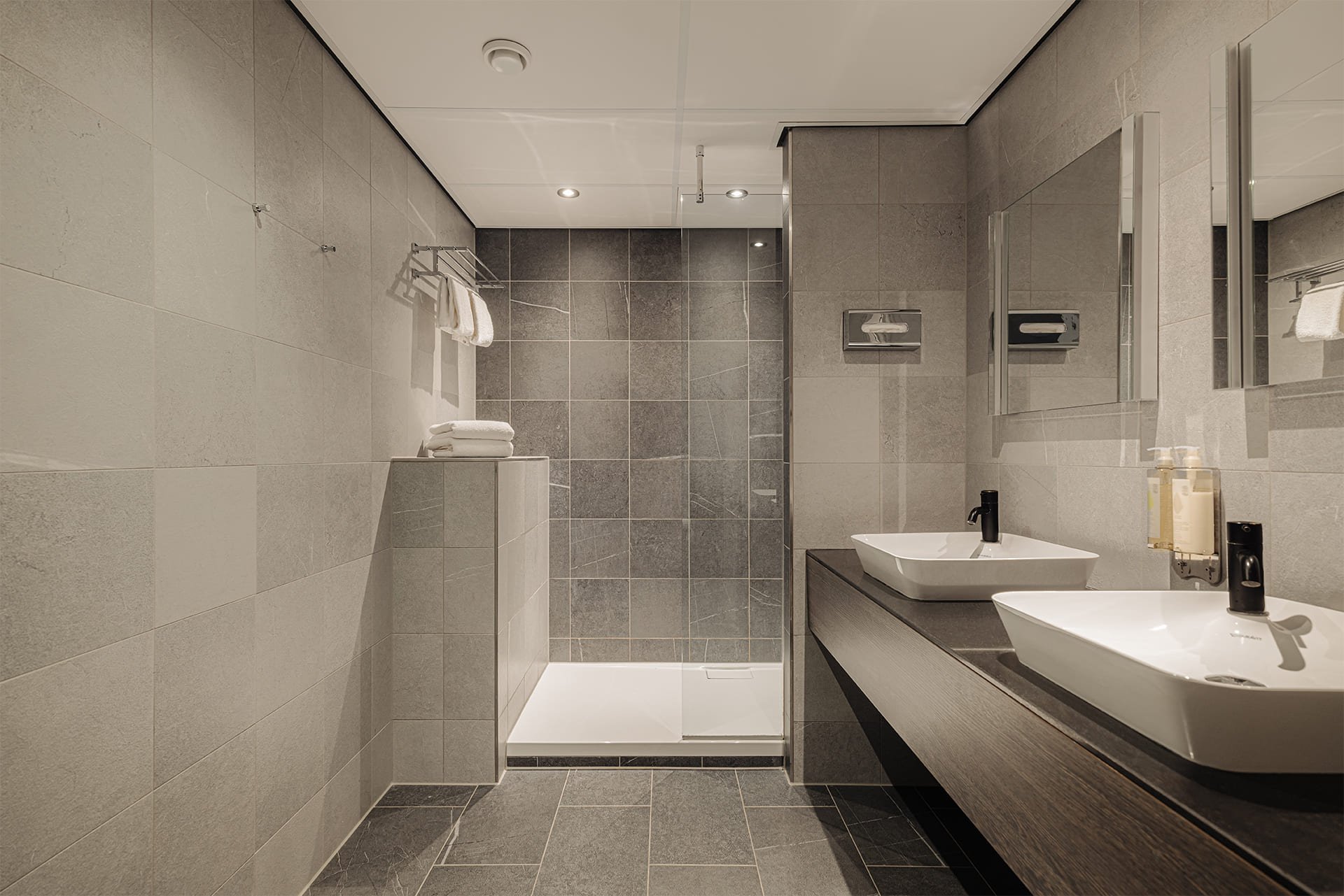 Eindhoven Crown Family Bathroom