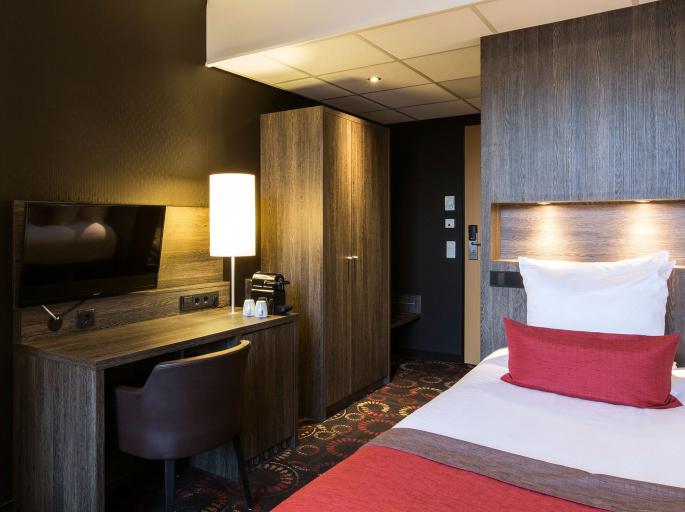 EH---CROWN-HOTEL-EINDHOVEN---COMFORT-SINGLE-KAMER---3.jpg