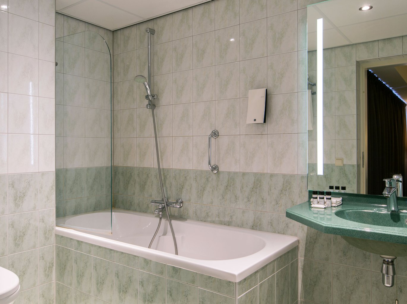 EH---CROWN-HOTEL-EINDHOVEN---EXECUTIVE-BADKAMER---2.jpg