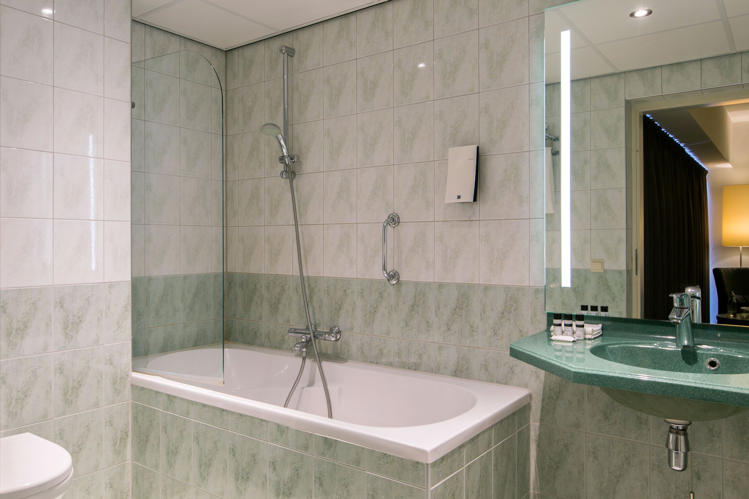 EH---CROWN-HOTEL-EINDHOVEN---EXECUTIVE-BADKAMER---2.jpg