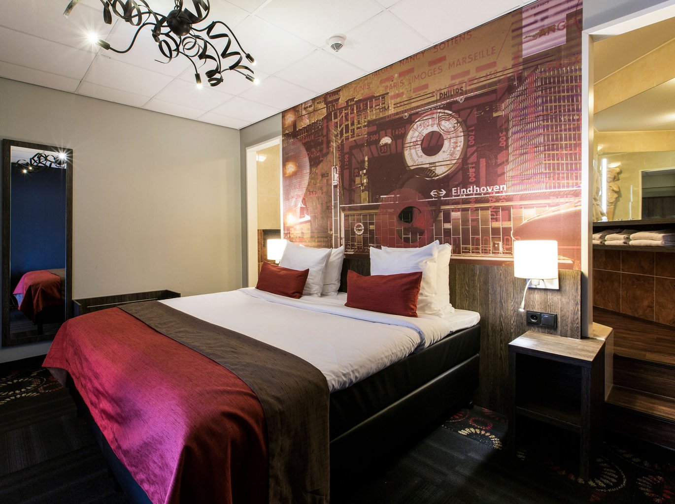 EH---CROWN-HOTEL-EINDHOVEN---SUITE---1.jpg