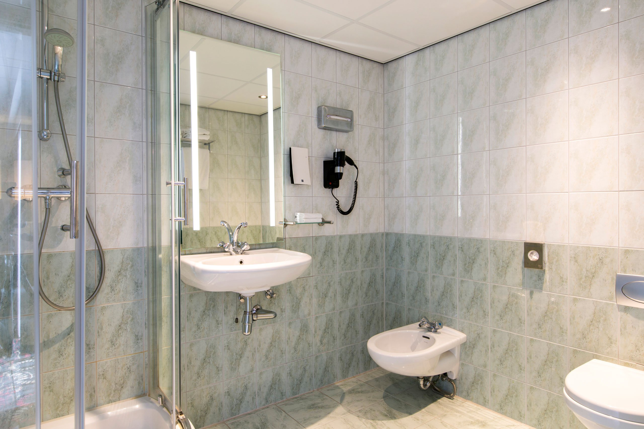 EH---CROWN-HOTEL-EINDHOVEN---SUITE---BADKAMER---1.jpg